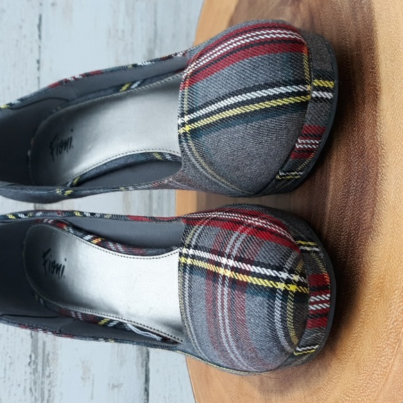 EUC FIONI STEWART PLAID STILETTOS - Picture 2 of 8